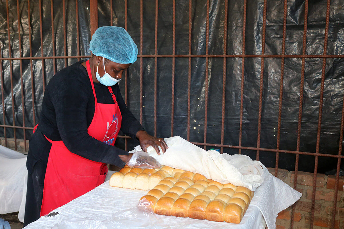 Rumbidzai Munetsi  of Divine Grace Bakery separates freshly baked buns into batches for sale at Hunyani United Methodist Church in Chitungwiza, Zimbabwe. Munetsi is a member of the church, where group members meet to bake on Tuesdays and Thursdays. Photo by Eveline Chikwanah, UM News.