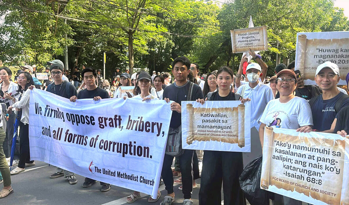 Filipino United Methodists join thousands of protesters in the Trillion Peso March Sept. 21 as they walk to Rizal Park in Manila, Philippines. The demonstrators called for accountability and transparency by government officials amid allegations of large-scale corruption. Photo courtesy of Blessy Grace De Leon.
