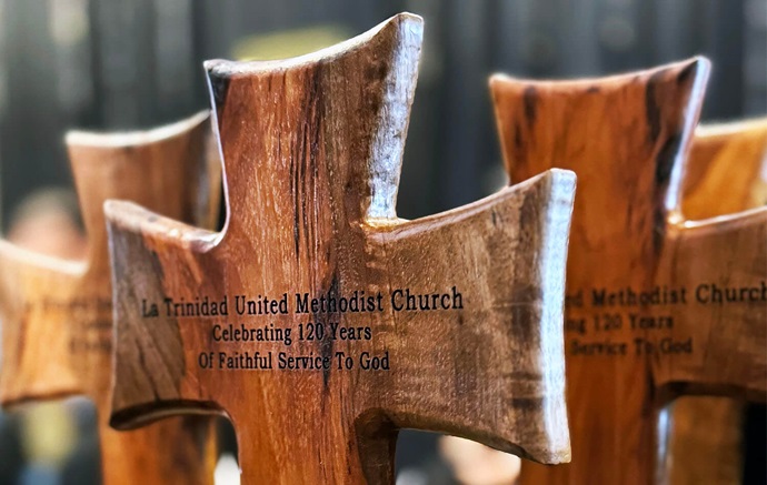 Cruces de madera otorgadas como reconocimiento especial a varios de los/as participantes en la celebración del 120mo aniversario de la IMU La Trinidad en mayo de 2925. La IMU La Trinidad ha sido una fuente de lideres hispanos para la denominación a lo largo de su historia. Foto Rev. Gustavo Vasquez, Noticias MU. Cruces de madera otorgadas como reconocimiento especial a varios de los/as participantes en la celebración del 120mo aniversario de la IMU La Trinidad en mayo de 2925. La IMU La Trinidad ha sido una fuente de lideres hispanos para la denominación a lo largo de su historia. Foto Rev. Gustavo Vasquez, Noticias MU.