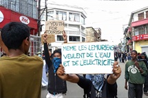 Young people march through the streets of Antananarivo, Madagascar, on Oct. 10 holding signs reading, “Even lemurs want water and electricity,” referring to the popular primates that are native to the country. The message highlights growing frustration among youth over the country’s persistent water and power shortages. Photo by Diary Andrian. Young people march through the streets of Antananarivo, Madagascar, on Oct. 10 holding signs reading, “Even lemurs want water and electricity,” referring to the popular primates that are native to the country. The message highlights growing frustration among youth over the country’s persistent water and power shortages. Photo by Diary Andrian.