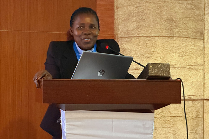 Reverenda Victoria Chifeche prega durante o evento. Foto de Roque Facela, UM News.