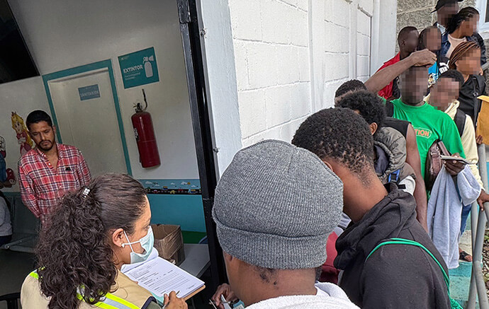 Despite long lines at the United Methodist clinic, express procedures help speed up service, allowing migrants to continue their journey with the basic medications they need to stay healthy. Some faces in the photo have been blurred to protect the migrants. Photo by the Rev. Gustavo Vásquez, UM News.