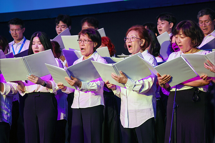 Choir members sing during the 2026 installment of Discipleship Ministries’ School of Congregational Development. The conference featured speakers, workshops and time for fellowship. Photo by Kenzie Gaus, West Ohio Conference. 