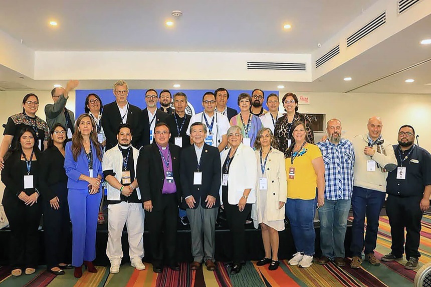 Grupo de participantes hispano-latinos/as de diferentes iglesias metodistas y países del continente americano que este año acogió la reunión del Concilio Metodista Mundial. Foto cortesía de la Revda. Fabiola Grandon-Meyer, Conferencia Anual del Norte de Illinois.