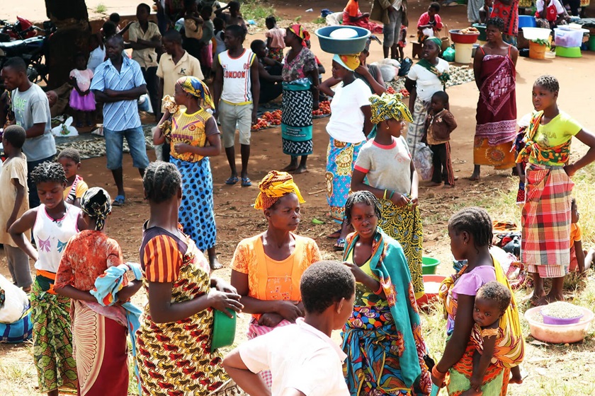 Las mujeres metodistas de Mozambique desarrollan proyectos productivos, entre ellos la crianza de cerdos, para fortalecer la seguridad alimentaria y aumentar los ingresos de sus familias. Foto cortesía de la Iglesia Metodista del Perú.