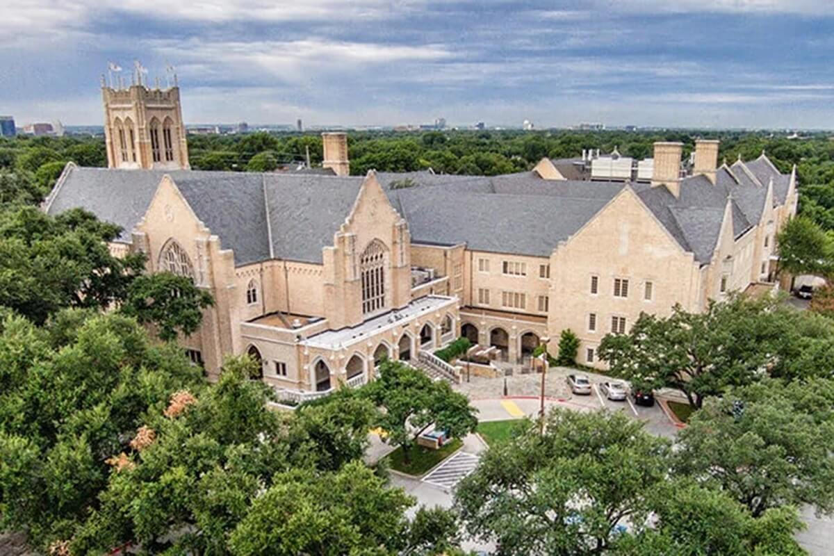 110년 전 미국 텍사스주 달라스의 남감리교대학교(Southern Methodist University) 캠퍼스에서 시작된 하이랜드파크 연합감리교회의 교인들이 지난 10월 25~26일 투표를 통해 연합감리교회와의 관계를 단절하기로 결의했다. 사진 제공, 하이랜드파크 연합감리교회, 위키피디아.