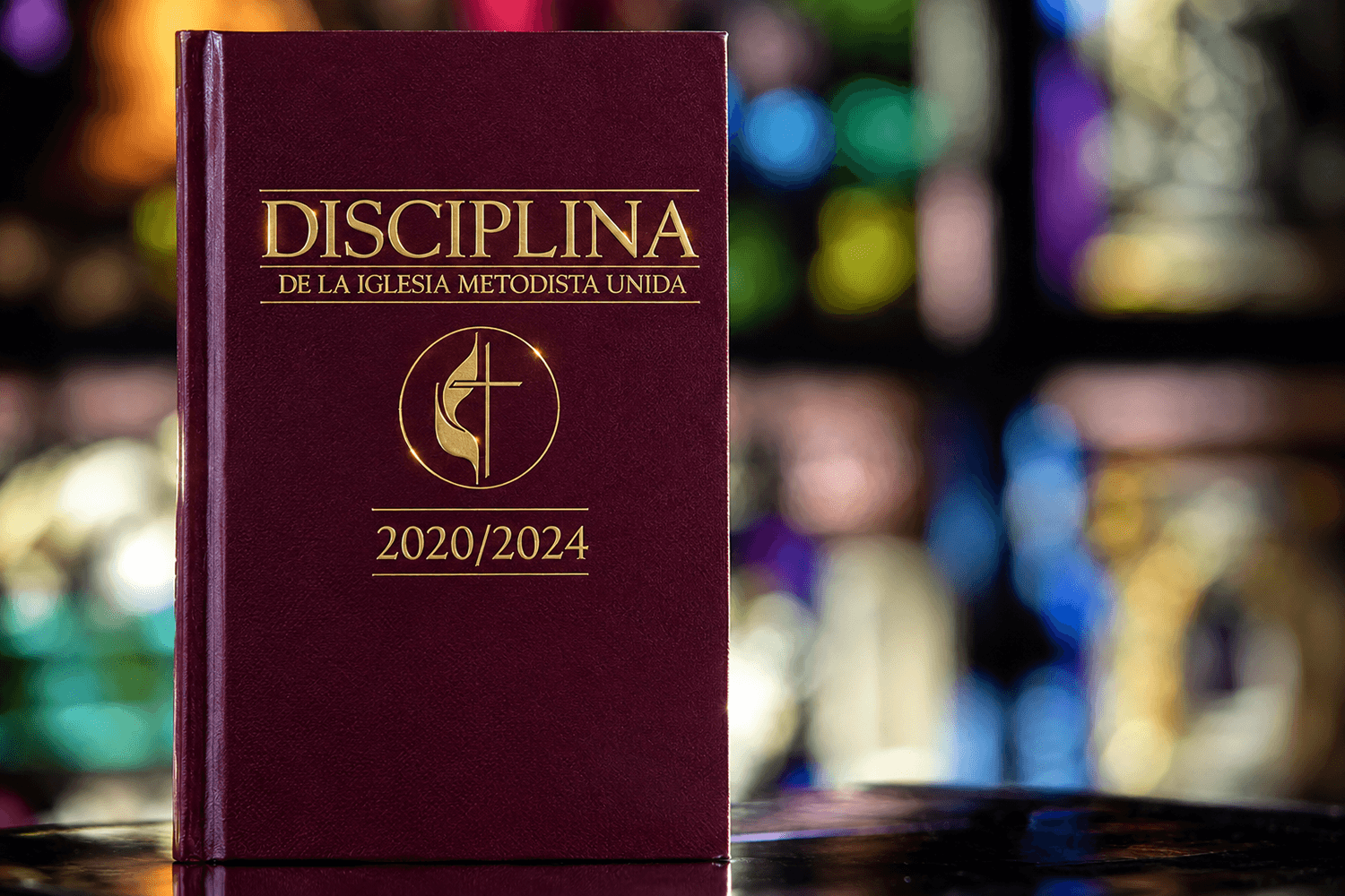 El Consejo Judicial de la Iglesia Metodista Unida pospuso un fallo relacionado con una disputa por el cierre de una iglesia en California, pero emitió dos memorandos sobre otros asuntos de su agenda durante su reunión de otoño, celebrada del 21 al 23 de octubre. Foto original de Mike DuBose. Versión en español generada con IA bajo la supervisión y edición del Rev. Gustavo Vásquez.